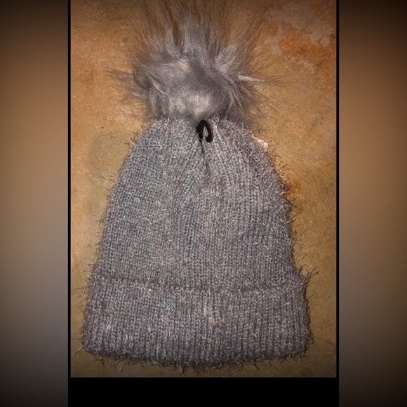 Gray Pom Stocking Cap NEW NWT - Picture 1 of 1